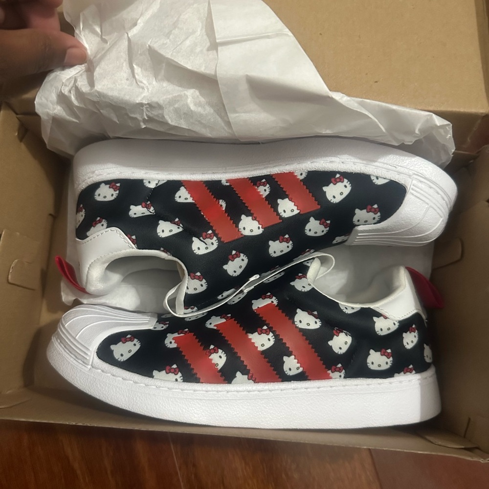 Girls Hello kitty Adidas